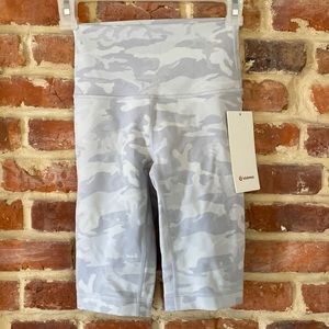 NEW 10” Wunder Under Short🩶🤍🩶